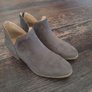 Kenneth Cole Reaction Grey Suede Ankle Booties